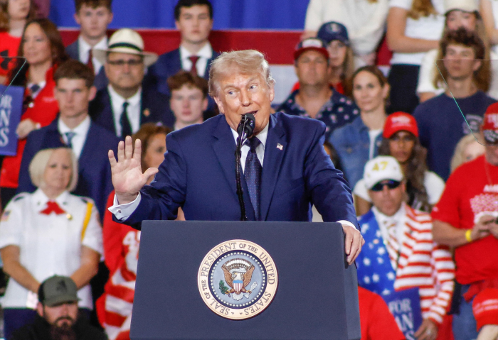 Per Trump accordo con l'Iran "grandioso o non ci sar&agrave;"; Teheran avverte: "Non cediamo al bluff"