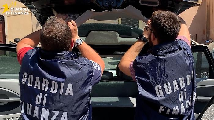 Aveva 2 chili di cocaina, marijuana e crack, arrestato corriere della droga