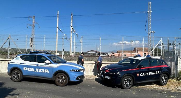 Rapina notturna al bar di un distributore di  benzina di Acireale: arrestato 42enne