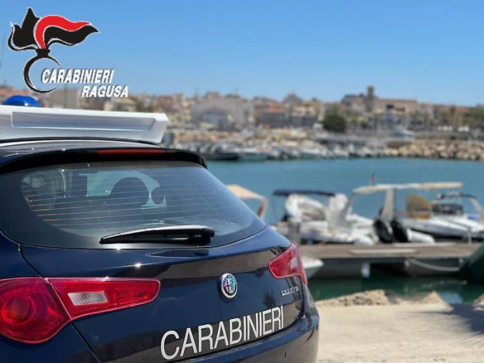 Scoglitti, fugge prima con lo scooter e poi a piedi: preso tunisino