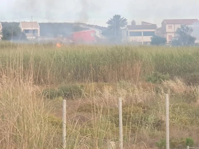 Scoglitti, innescano un incendio in prossimit&agrave; del villaggio Flora