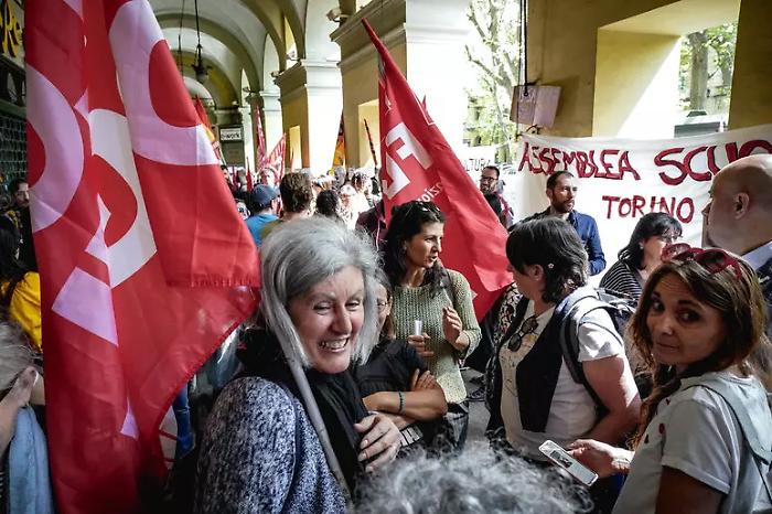 Sciopero generale, cortei in tutta Italia: no alle politiche di guerra e stop al carovita
