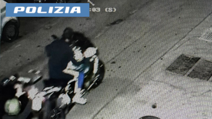 Catania, moto e scooter rubati nella zona di Ognina da due ladri specializzati 