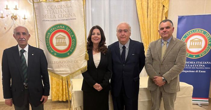 Cinquant'anni tra fornelli e storia: l'Accademia Italiana della Cucina di Enna celebra il legame indissolubile con il territorio
