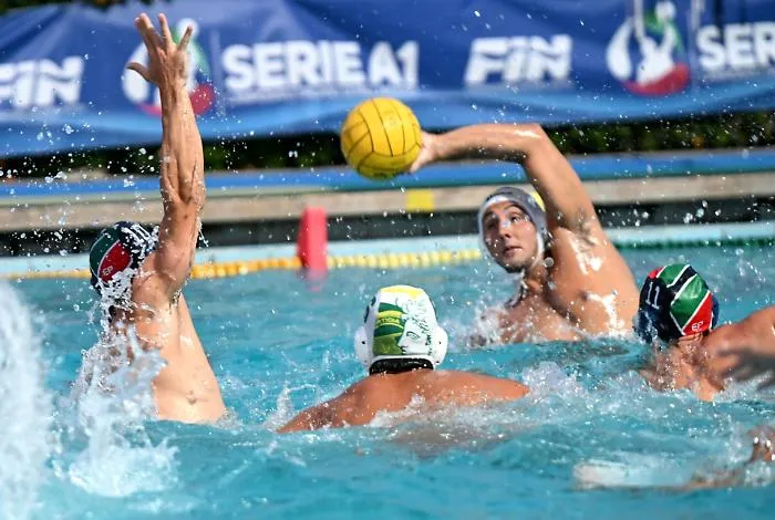 Derby infuocato alla &ldquo;Caldarella&rdquo;: l'Ortigia batte il Telimar (20-18) e si assicura il fattore campo nei play-out