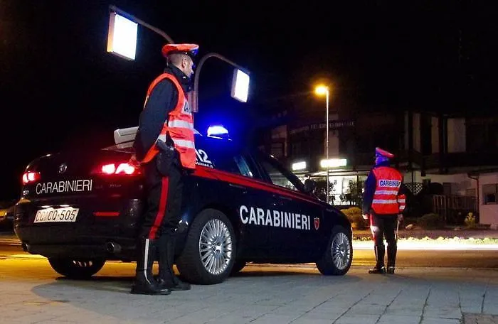 Alcol test tre volte oltre il limite: autista di bus corre a zig-zag e perde la patente