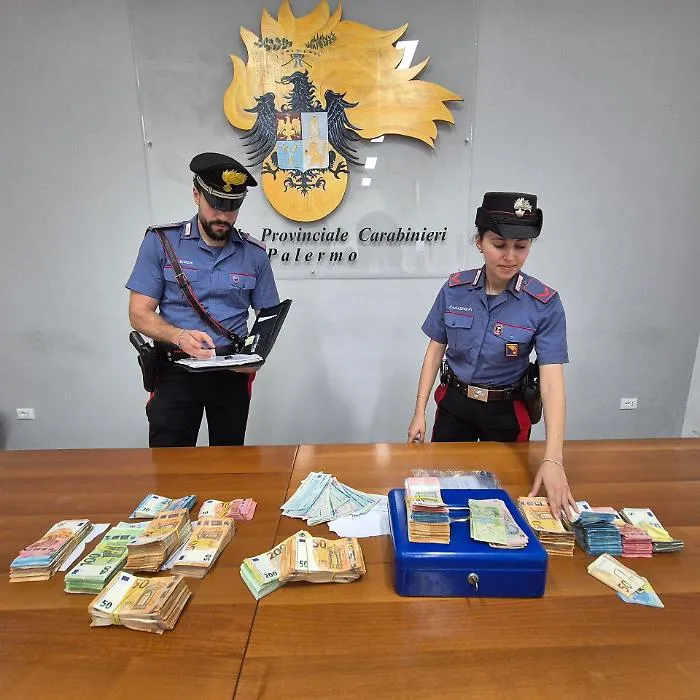 Palermo, smantellato il giro delle squillo nel centro storico: quattro indagati, sequestrati 120mila euro in contanti