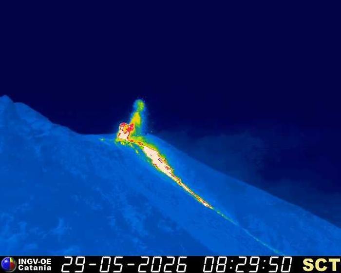 Nuovo flusso lavico sullo Stromboli: effusione riparte nella Sciara del Fuoco