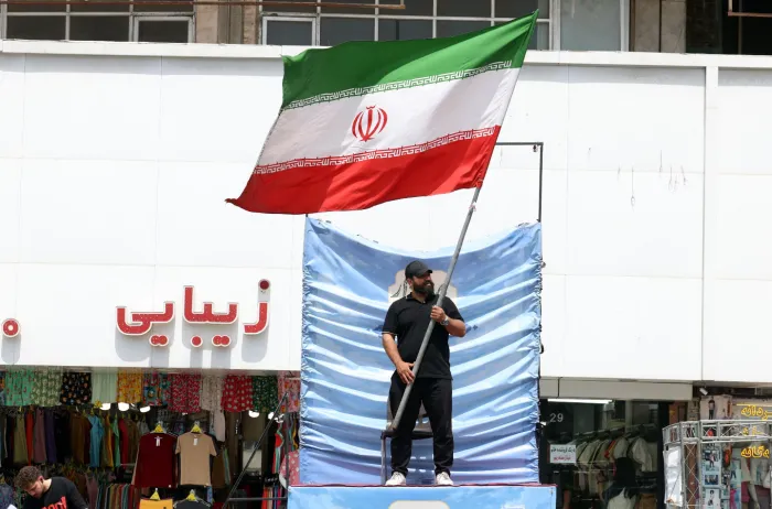 No al trasferimento dell'uranio arricchito e controllo consolidato su Hormuz: si complicano i negoziati dell'Iran con gli Stati Uniti