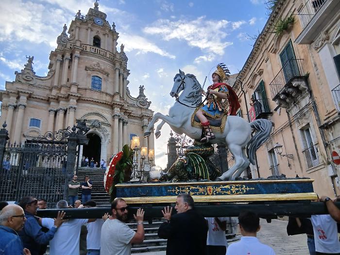 San Giorgio a Ragusa, sono i giorni pi&ugrave; belli e suggestivi