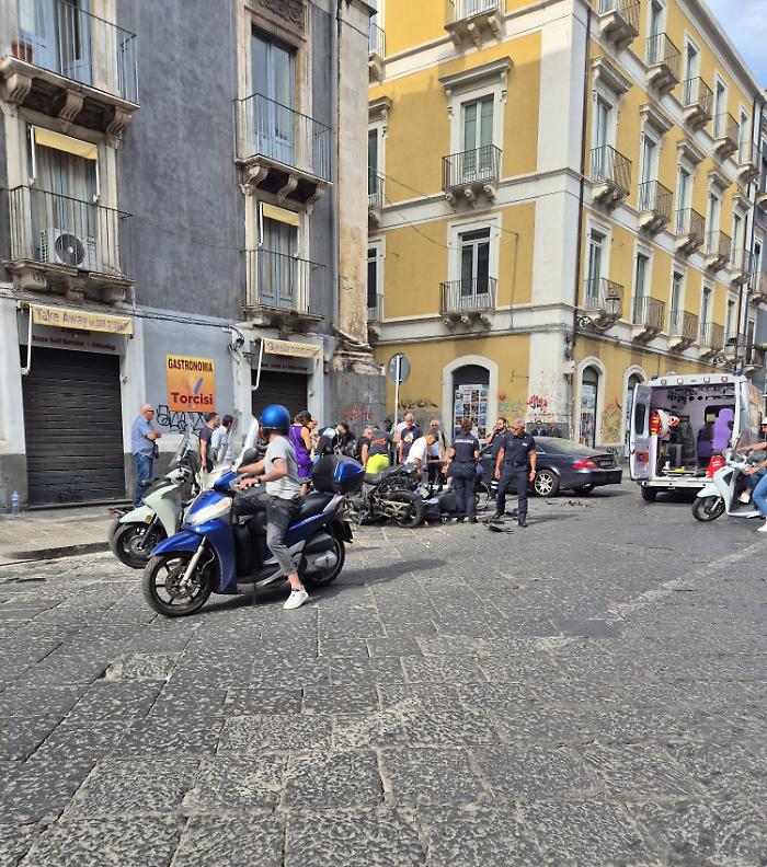 Scontro tra auto e moto a Catania: coinvolto un uomo in carrozzina