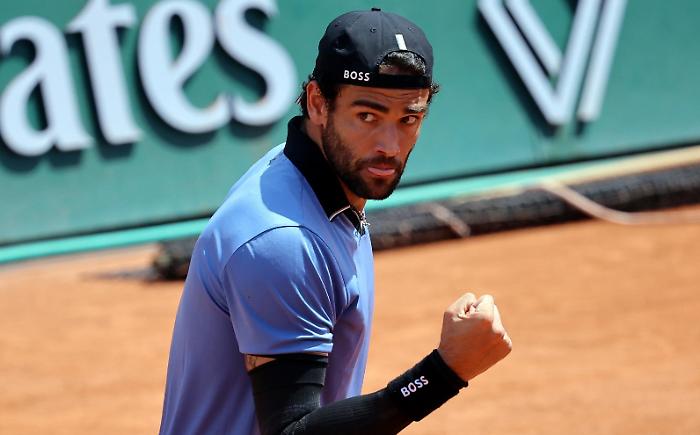 Berrettini risorge a Parigi cancellando due match point: &egrave; agli Ottavi dopo una maratona di cinque ore