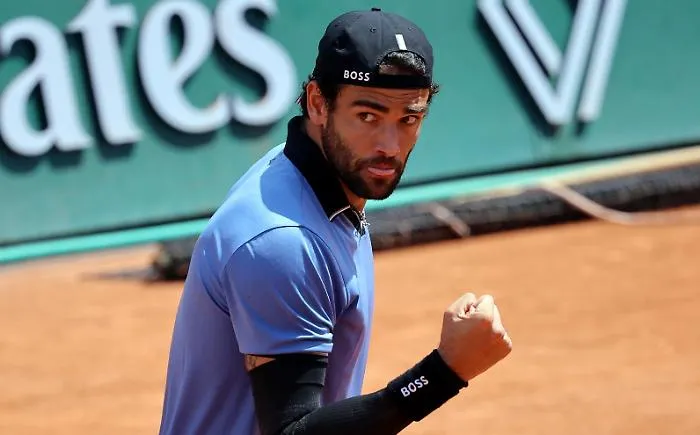 Berrettini risorge a Parigi cancellando due match point: &egrave; agli Ottavi dopo una maratona di cinque ore