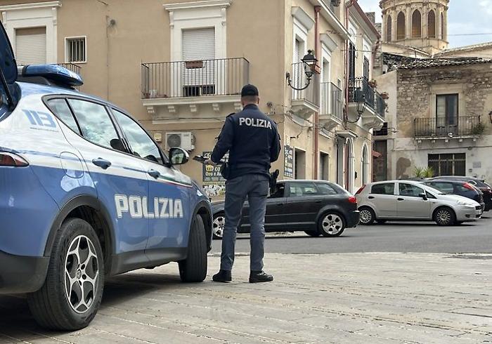 Comiso, la polizia ha eseguito due provvedimenti restrittivi