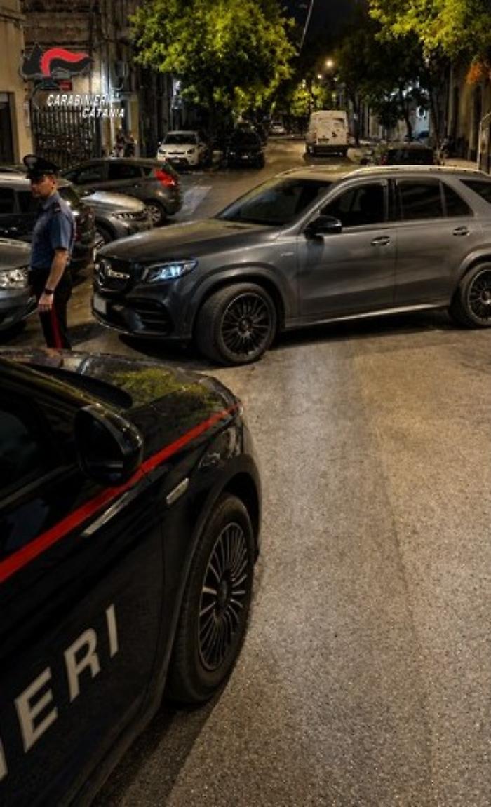 Sedicenne ruba un suv a Catania e sfida i Carabinieri in un inseguimento notturno: bloccato a San Cristoforo