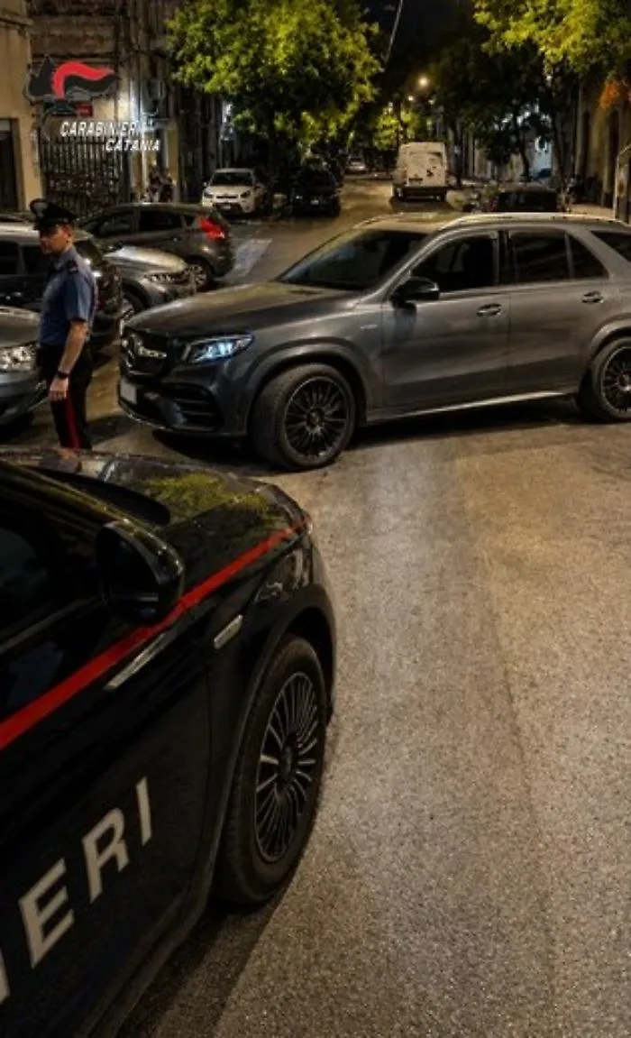 Sedicenne ruba un suv a Catania e sfida i Carabinieri in un inseguimento notturno: bloccato a San Cristoforo