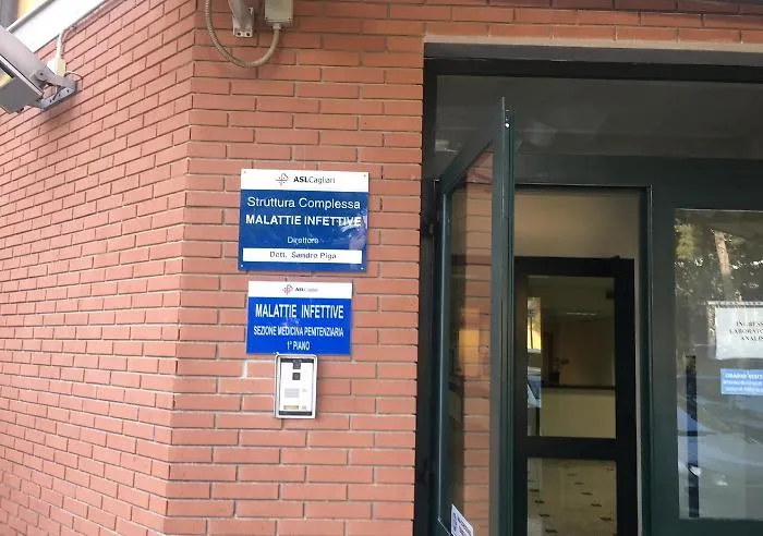 Cagliari, isolato un caso sospetto di Ebola: strada transennata e intervento del nucleo NBCR 