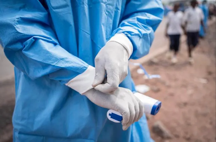 Non era Ebola: negativo il test sul paziente rientrato in Sardegna