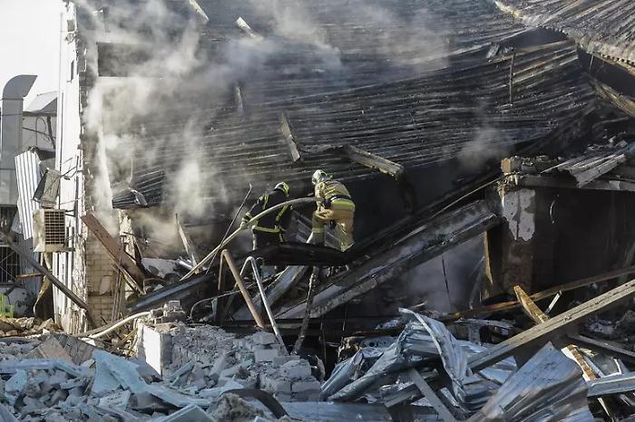 Peskov conferma attacchi sistematici a Kiev: &laquo;La guerra pu&ograve; finire in un giorno se Zelensky ritira le truppe&raquo;