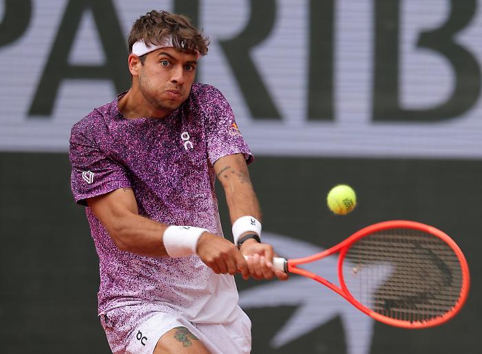 Flavio Cobolli strepitoso, elimina Felix Auger Aliassime e vola in semifinale a Roland Garros