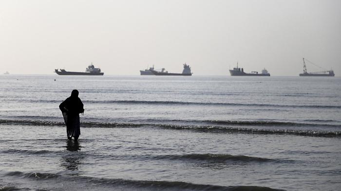 Il Golfo torna a bruciare: scontro diretto tra Washington e Teheran