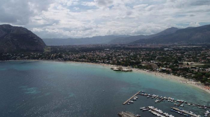 La Vardera pubblica l&rsquo;audio, Schifani contrattacca: nuova bufera sulla spiaggia di Mondello