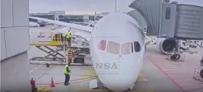 Panico a Francoforte:  cede il carrello anteriore di un Boeing, diversi dipendenti feriti 