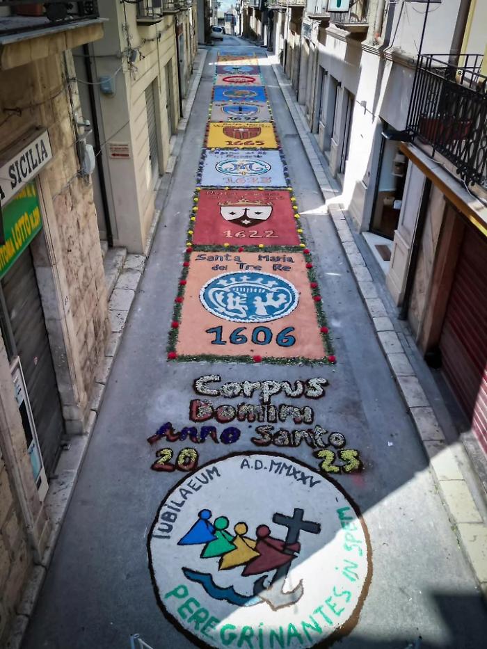 Fede, arte e comunit&agrave;: Aragona si ridisegna con i colori dell'Infiorata