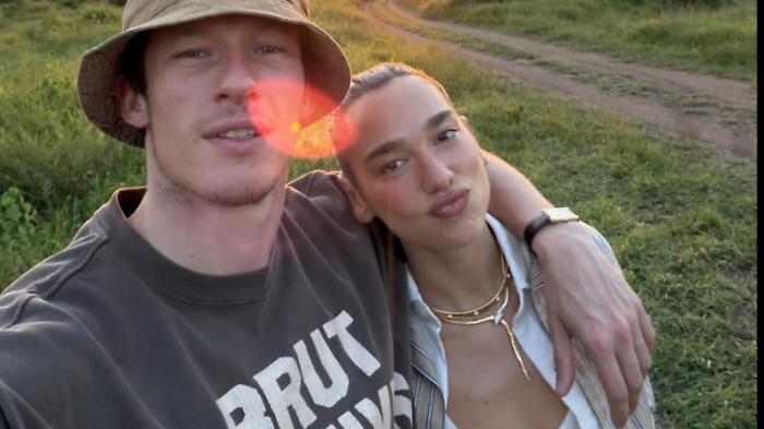 Il matrimonio dell'anno a Palermo: Dua Lipa e Callum Turner a Villa Igiea, scatta la caccia dei paparazzi