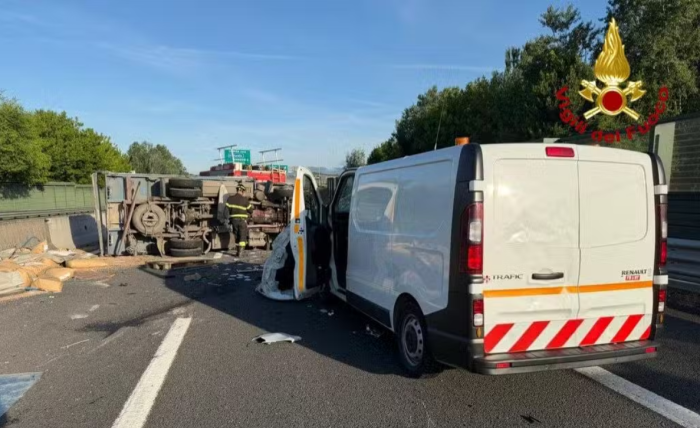Scontro fra mezzi pesanti tra Capannori e Lucca Est: un morto e un ferito 