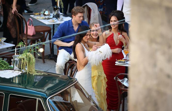 Banda in piazza e transenne, le due Palermo di Dua Lipa: fra &laquo;citt&agrave; blindata&raquo; e &laquo;occasione internazionale imperdibile&raquo;