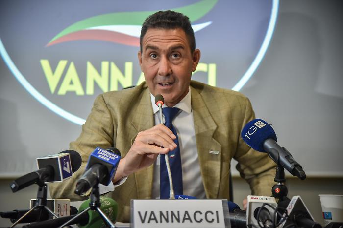  Il "Generale" fa campagna acquisti: cos&igrave; Futuro Nazionale sta svuotando Lega e Forza Italia
