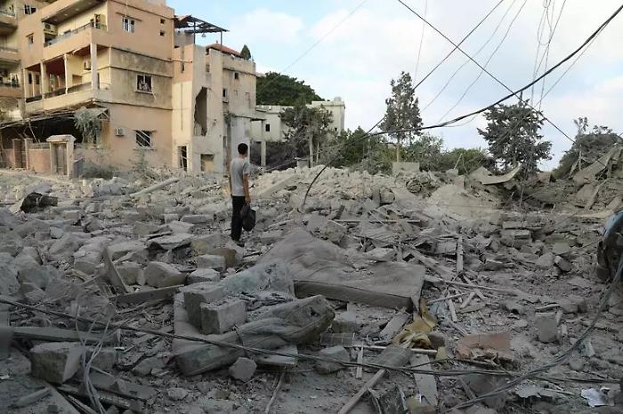 Tiro sotto le bombe dopo l&rsquo;ordine di evacuazione: il raid che colpisce la fuga e riapre la ferita del Libano del Sud