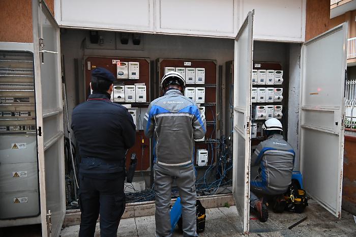 Controlli a Carini, scoperti otto "furbetti del contatore": denunciati per furto di energia elettrica