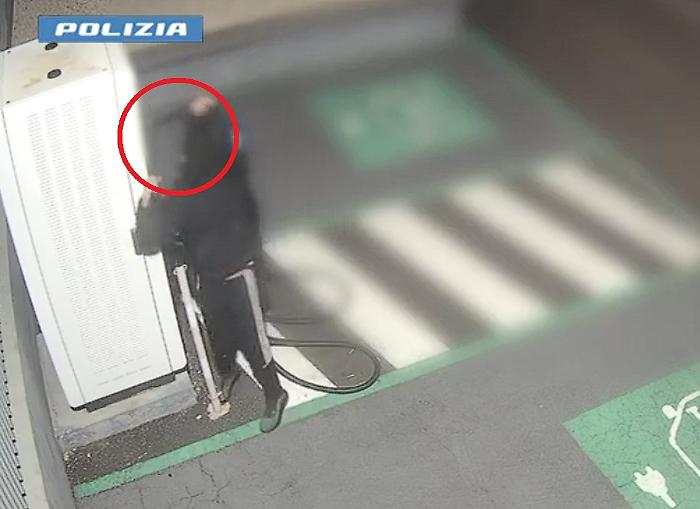 Le colonnine "scaricate" dai ladri di rame: due arresti 