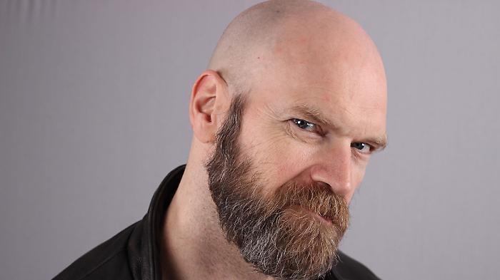 Tyler Mane e il tumore al seno maschile: la diagnosi inattesa spiegata dagli esperti 