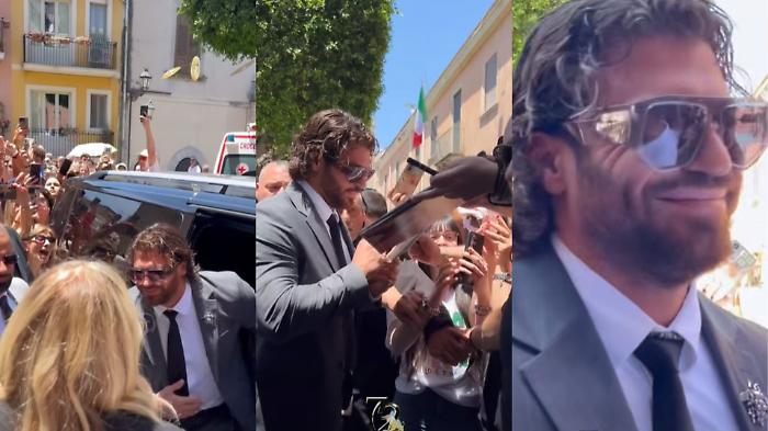 Can Yaman arriva al Taormina Film Festival e in citt&agrave; scoppia la mania. La confessione: &laquo;Magari fossi Sandokan&raquo;