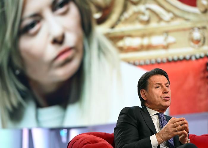 Il "dissing" di Stato: quando il montaggio di un video diventa il ring tra Conte e Meloni
