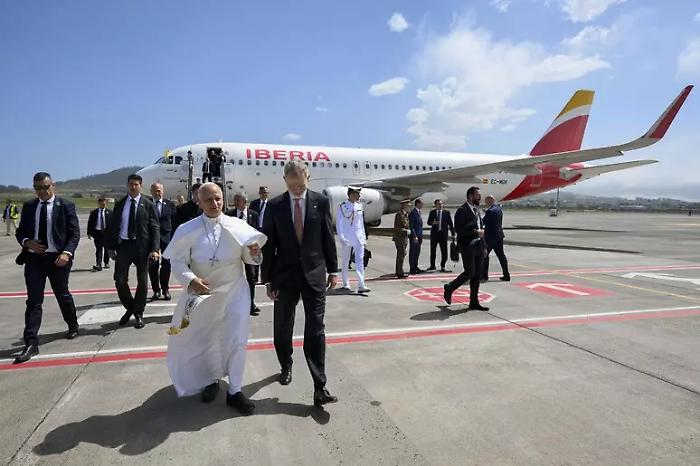 Avaria dovuta al forte vento blocca il volo del Papa a Tenerife: scatta l'attesa nella sala vip dell'aeroporto