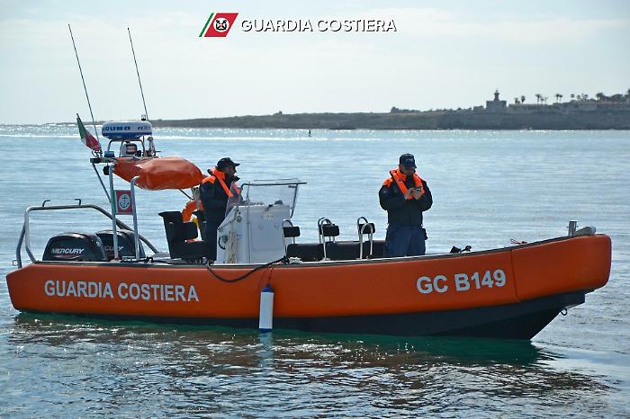 Turista straniero in difficolt&agrave; al largo di Siracusa, equipaggio gli salva la vita