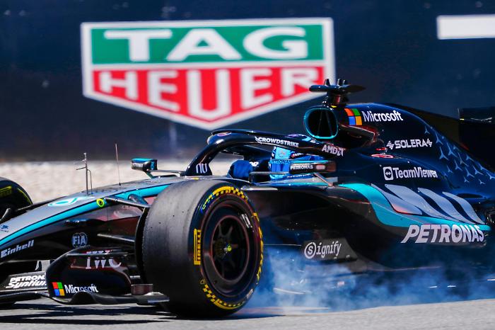 Il riscatto di Russell passa da Barcellona: pole da urlo davanti a Re Lewis