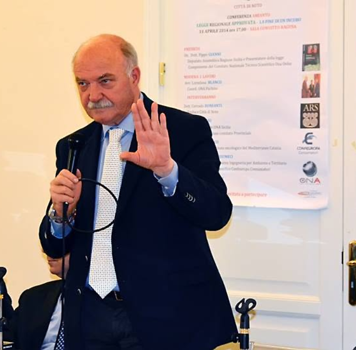 Pippo Gianni, sindaco di Priolo Gargallo