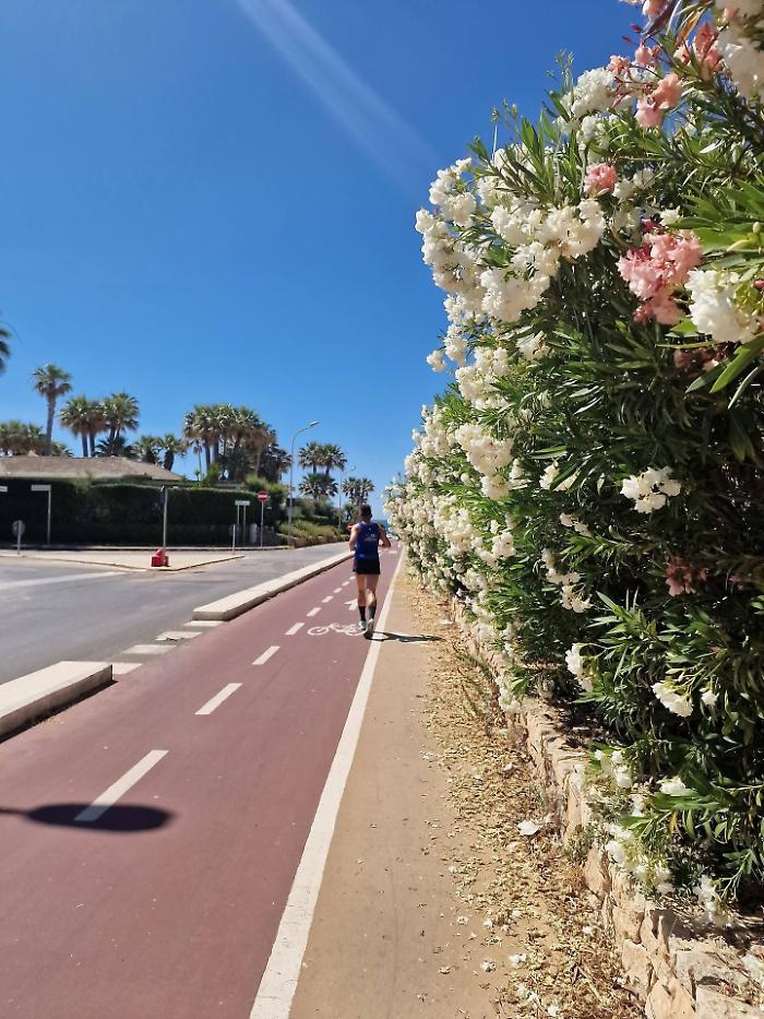 Marina di Ragusa, runner resta ferito dopo un incidente sulla ciclopedonale
