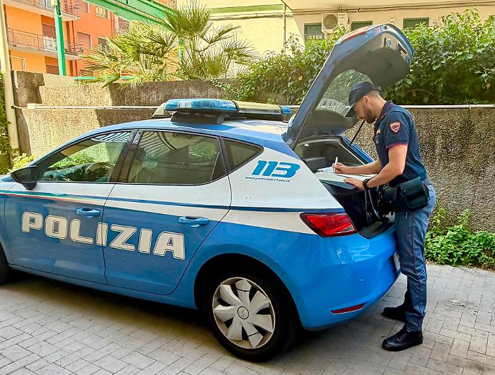 Ciclista scalzo e senza casco su una bici lungo la tangenziale di Catania: sanzionato