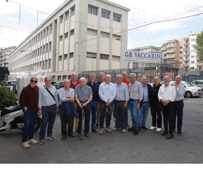 Al Vaccarini dopo 50 anni: la 5B ritorna tra banchi e ricordi