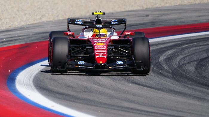 La prima volta non si scorda mai: Hamilton re di Spagna con la Ferrari