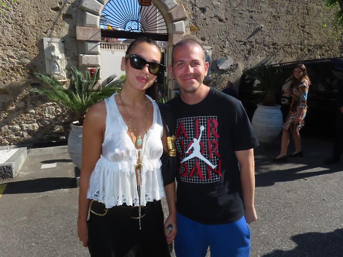 Il cacciatore di vip che scova le star in Sicilia: &laquo;Ho oltre 10 mila foto, l'ultimo selfie a Taormina con Dua Lipa&raquo;