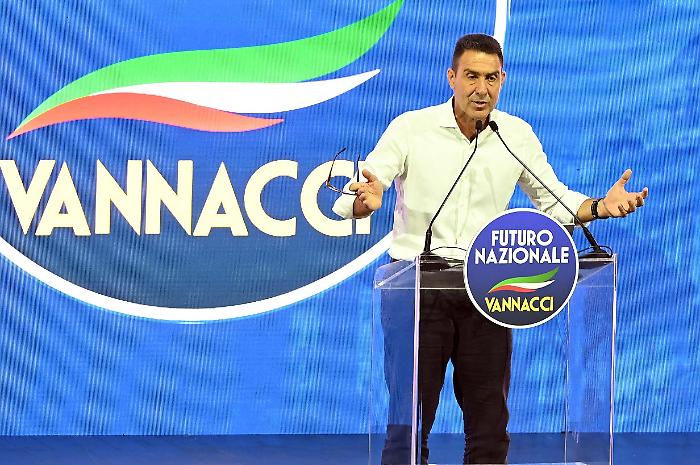 Vannacci parla di remigrazione e si paragona al mitico condottiero africano: &laquo;Consideratemi l'Annibale del 2026&raquo;