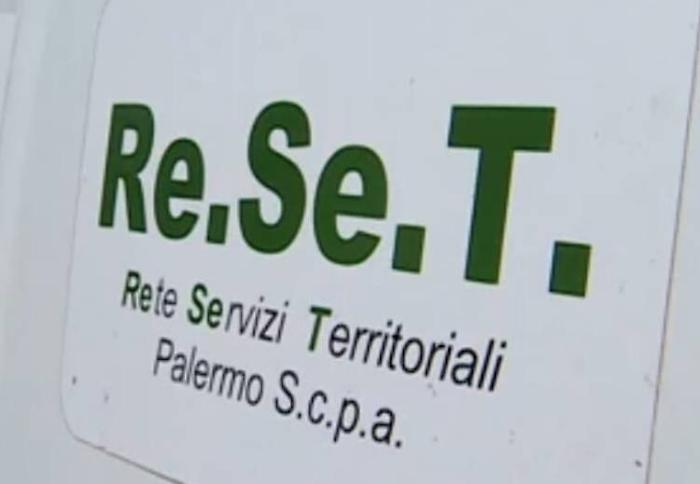 "Imbrogli con i badge alla Reset", dieci presunti furbetti del cartellino indagati nella partecipata del Comune
