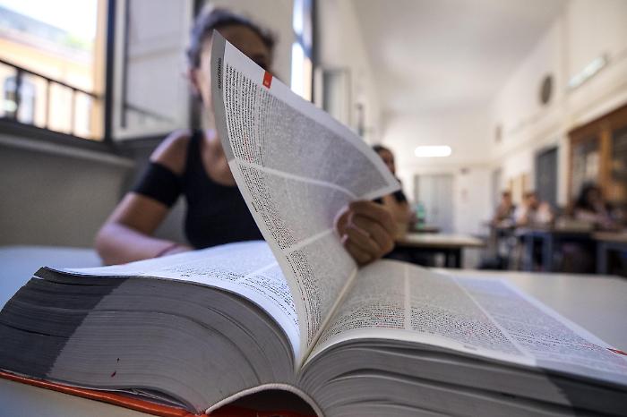 Notte prima degli esami, lettera ai maturandi: &laquo;Non siete sbagliati, &egrave; solo adrenalina&raquo;